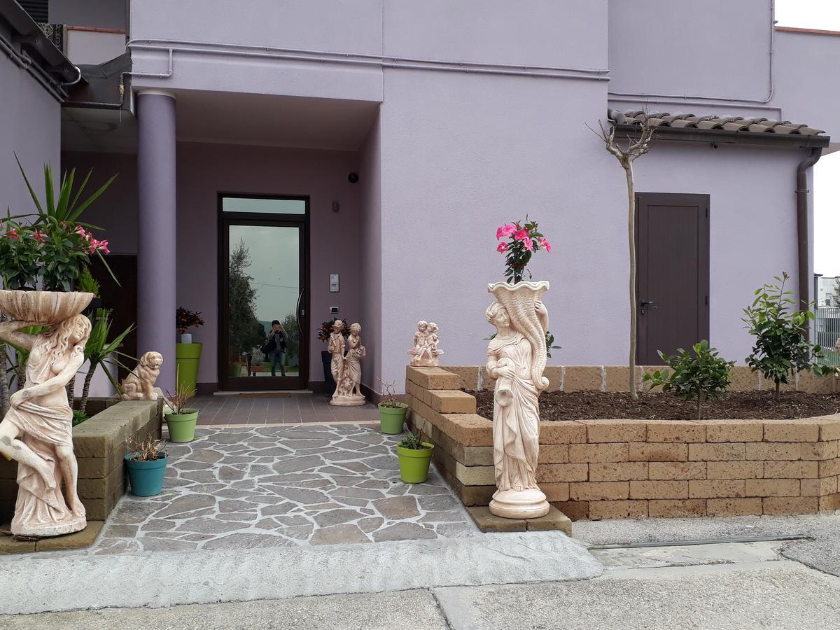 Pensione Degli Ulivi Porto Sant'Elpidio Bagian luar foto